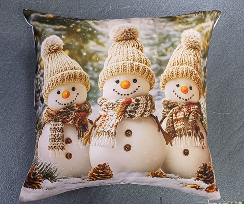 3 Smiling Snowmen Cushion Cover | 45 x 45 cm